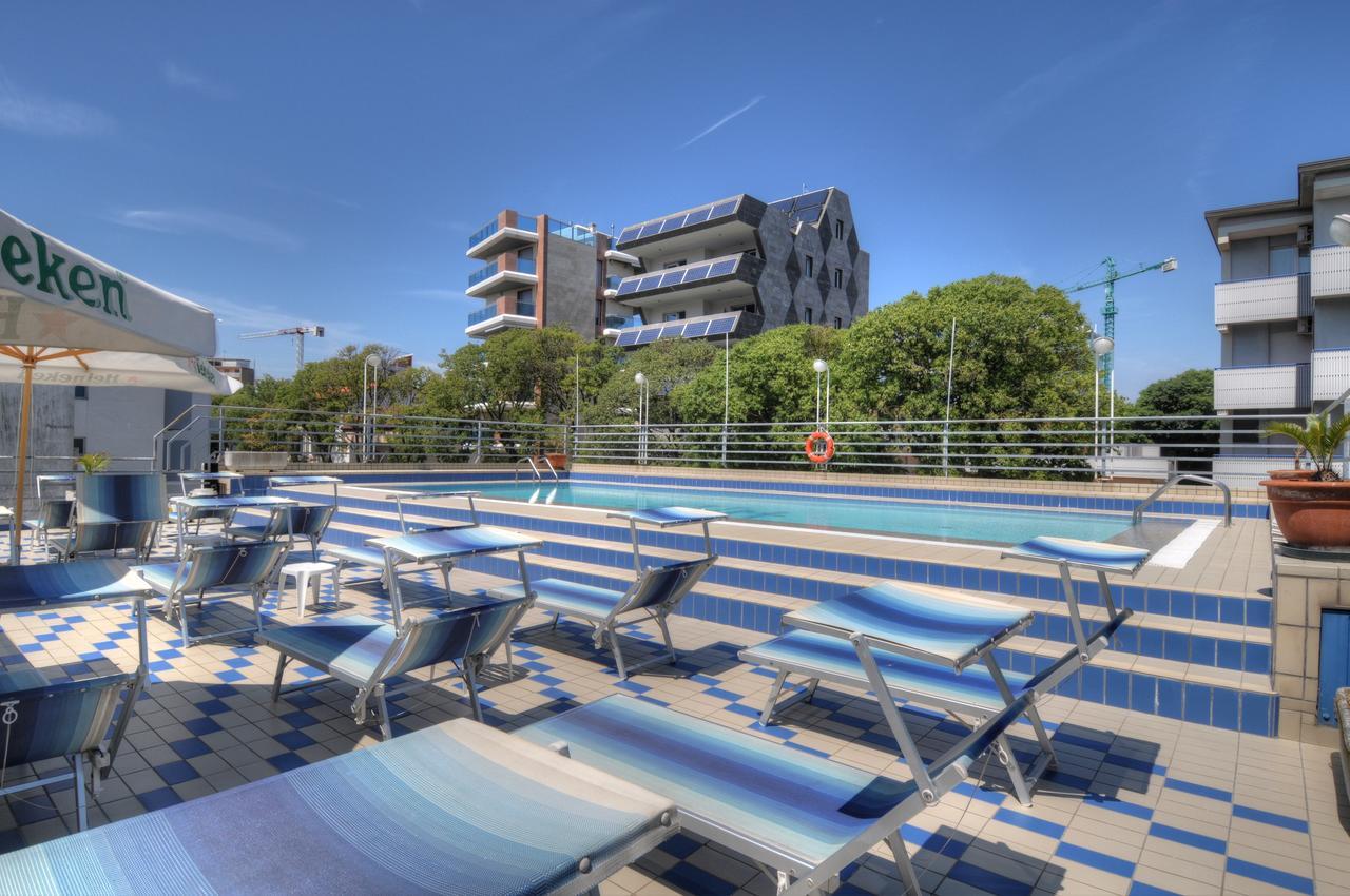 Hotel Blue Marine リニャーノ・サッビアドーロ エクステリア 写真